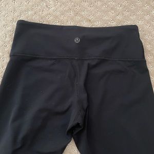 Lululemon black cropped leggings
